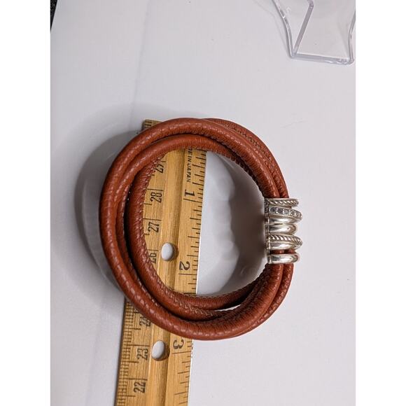 Brighton Leather Wrap Bracelet 7.5in Silver Tone Crystal Accent Magnetic - Picture 4 of 9